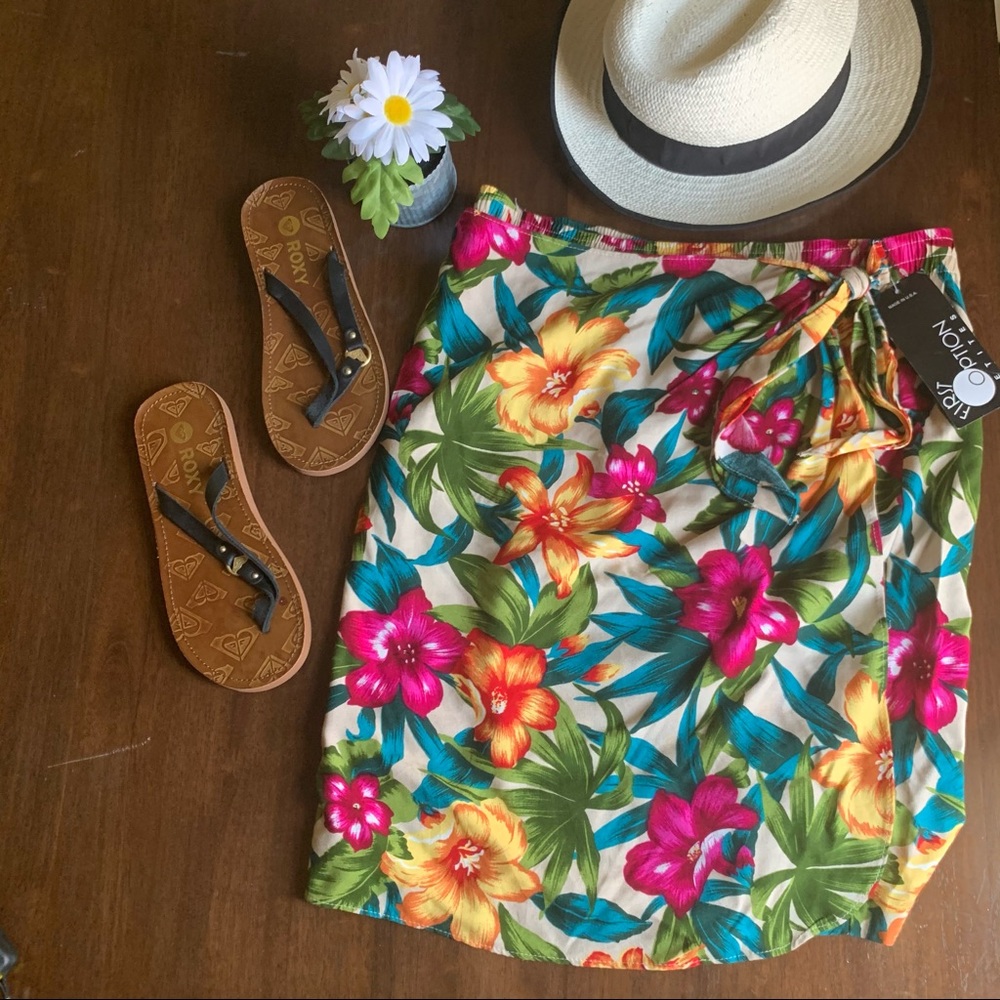 First Option Petite Floral Wrap Skirt Medium NWT